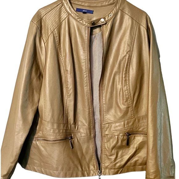 Apt.9 Jacket 🧥 - Picture 4 of 5